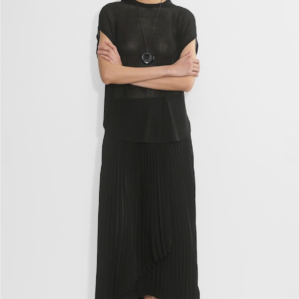 Aritzia Babaton
Ladder Skirt